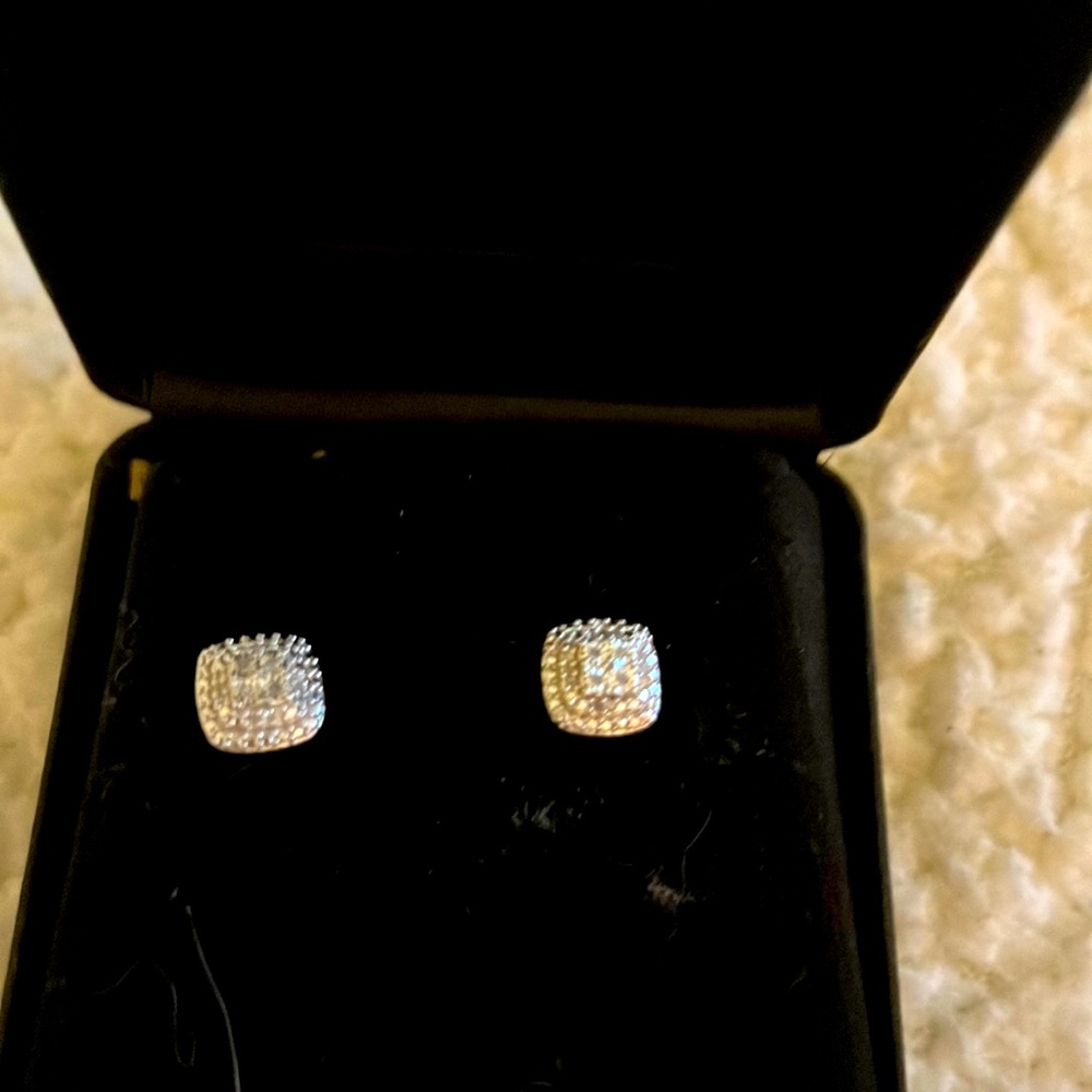 Sterling silver cubic zirconia diamond cut